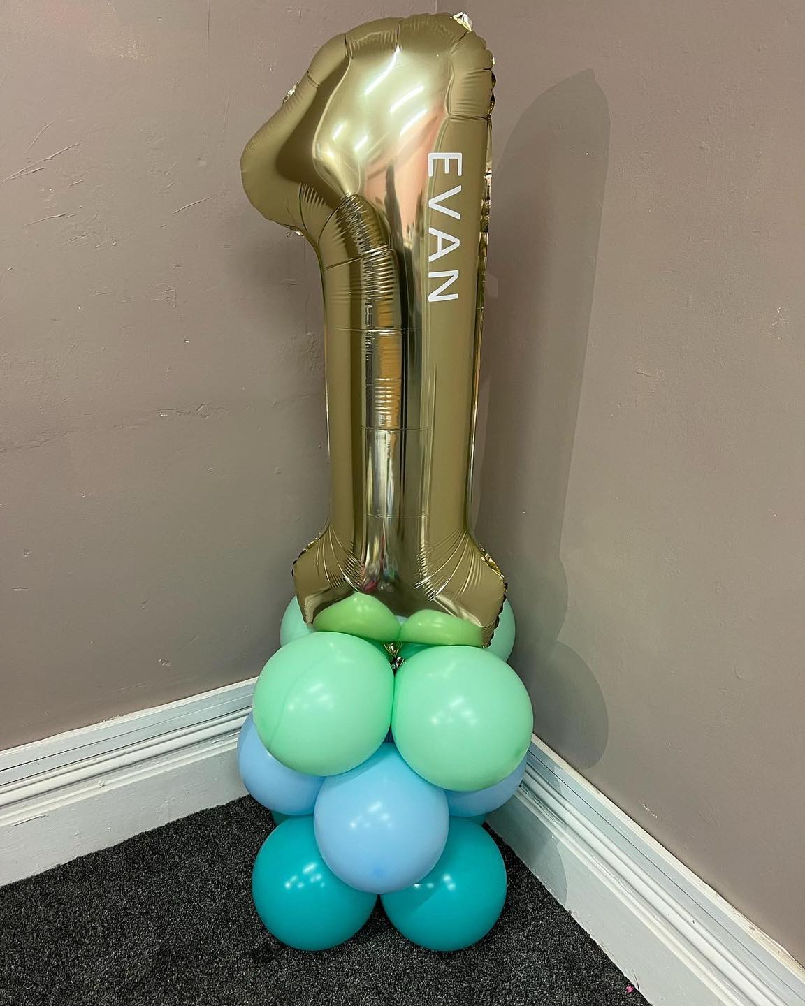 Single Number Balloon Stack